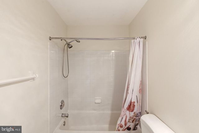8607 NORMANDY DR, Mt Laurel, NJ 08054
