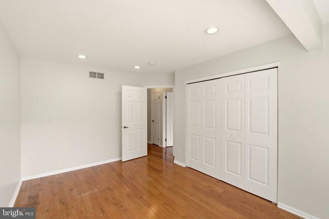 8607 NORMANDY DR, Mt Laurel, NJ 08054