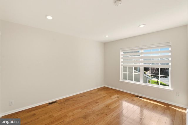8607 NORMANDY DR, Mt Laurel, NJ 08054