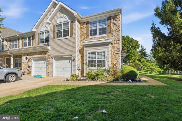8607 NORMANDY DR, Mt Laurel, NJ 08054