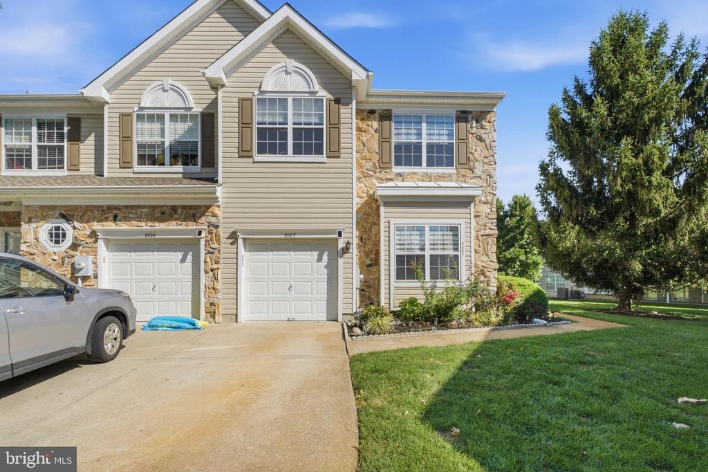 8607 NORMANDY DR, Mt Laurel, NJ 08054