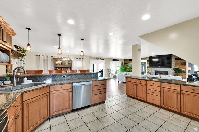 849 SAINT ANDREWS DR, Syracuse, UT 84075