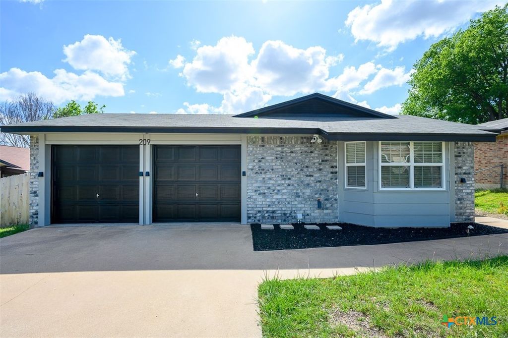 Image 1 of property listing at 209 W Hogan Drive, Copperas Cove, TX 76522