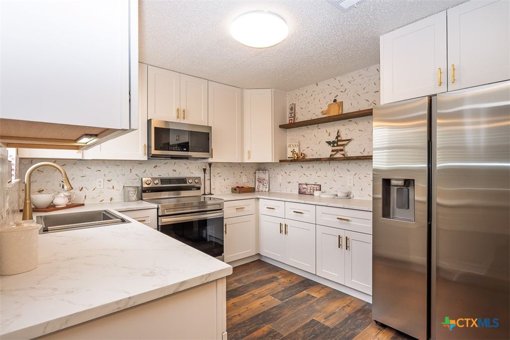 Image 15 of property listing at 209 W Hogan Drive, Copperas Cove, TX 76522
