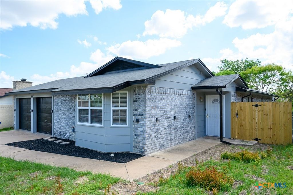 Image 2 of property listing at 209 W Hogan Drive, Copperas Cove, TX 76522