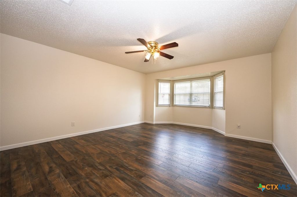 Image 6 of property listing at 209 W Hogan Drive, Copperas Cove, TX 76522