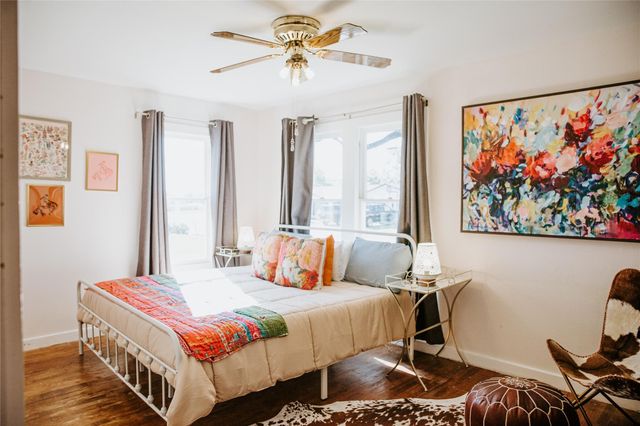 604 W Pecan ST, Johnson City, TX 78636