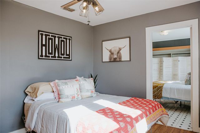 604 W Pecan ST, Johnson City, TX 78636