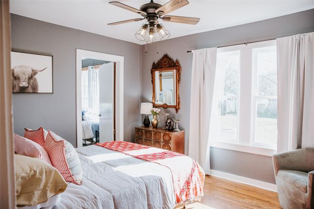 604 W Pecan ST, Johnson City, TX 78636