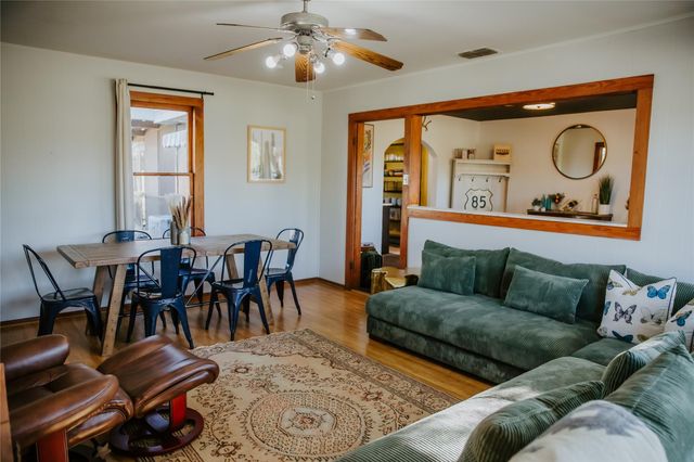 604 W Pecan ST, Johnson City, TX 78636