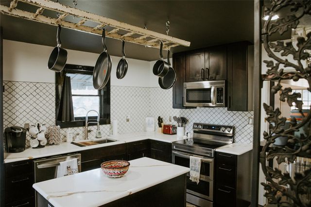 604 W Pecan ST, Johnson City, TX 78636