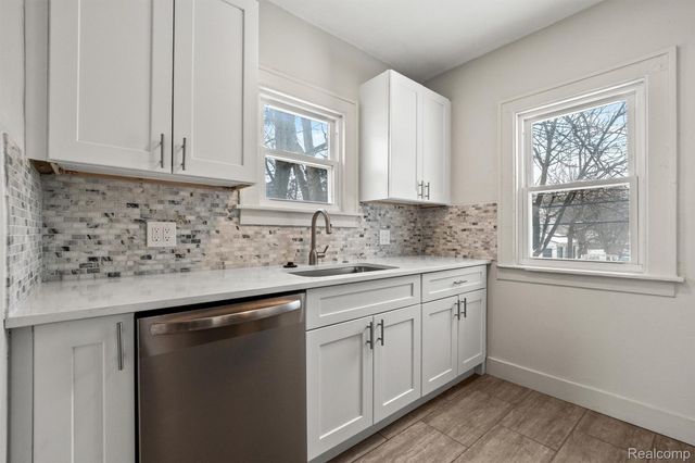 911 N Perry Street, Pontiac, MI 48340