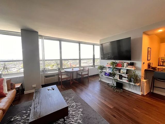 3550 N Lake Shore Drive 1814, Chicago, IL 60657