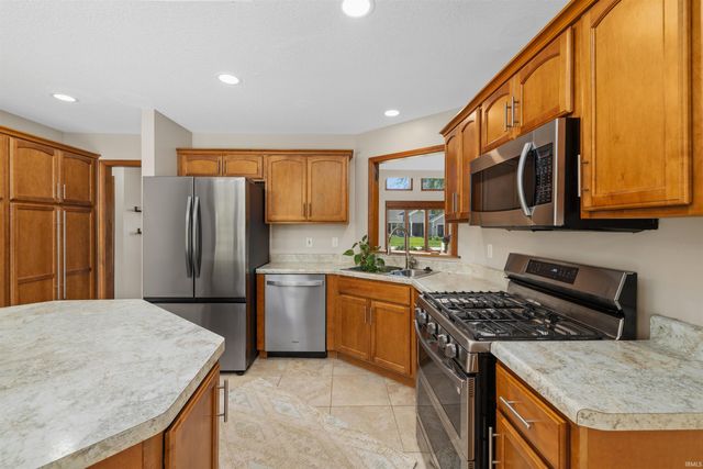 10833 Mill Lake Cove, Fort Wayne, IN 46845