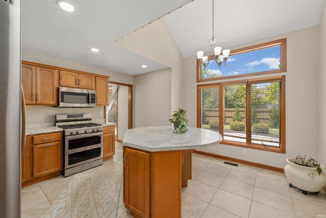 10833 Mill Lake Cove, Fort Wayne, IN 46845