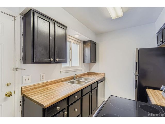 2244 S Jasper Way B, Aurora, CO 80013