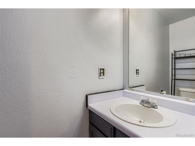 2244 S Jasper Way B, Aurora, CO 80013