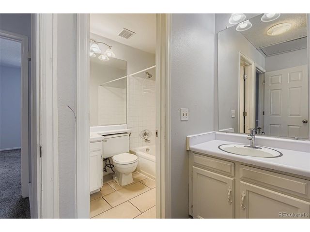 2244 S Jasper Way B, Aurora, CO 80013