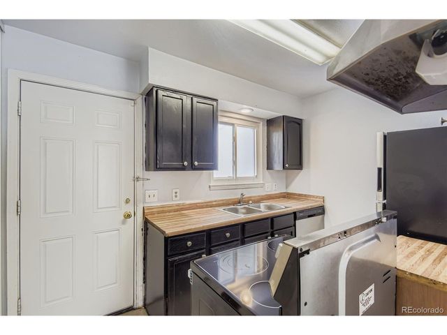 2244 S Jasper Way B, Aurora, CO 80013