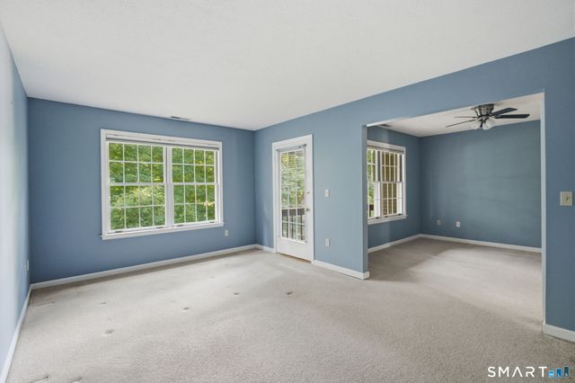 102 Crown Ridge 102, Newington, CT 06111