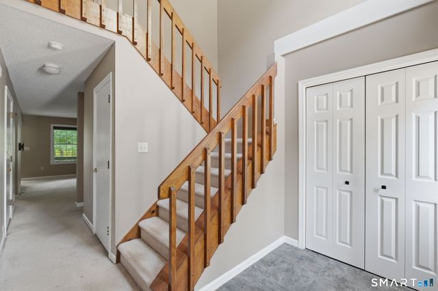 102 Crown Ridge 102, Newington, CT 06111