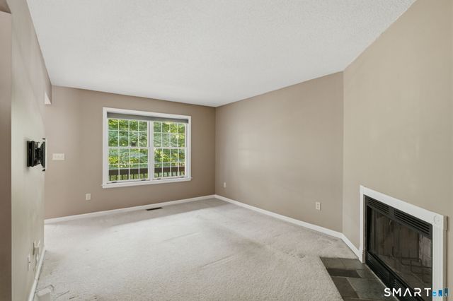 102 Crown Ridge 102, Newington, CT 06111
