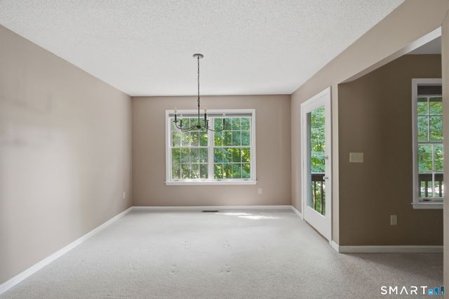 102 Crown Ridge 102, Newington, CT 06111