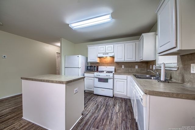 5623 Red Canyon, San Antonio, TX 78252