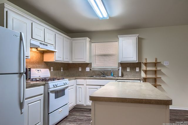 5623 Red Canyon, San Antonio, TX 78252