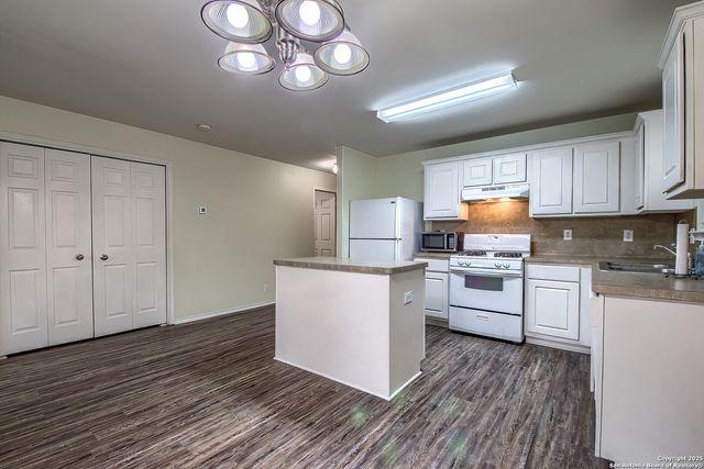 5623 Red Canyon, San Antonio, TX 78252