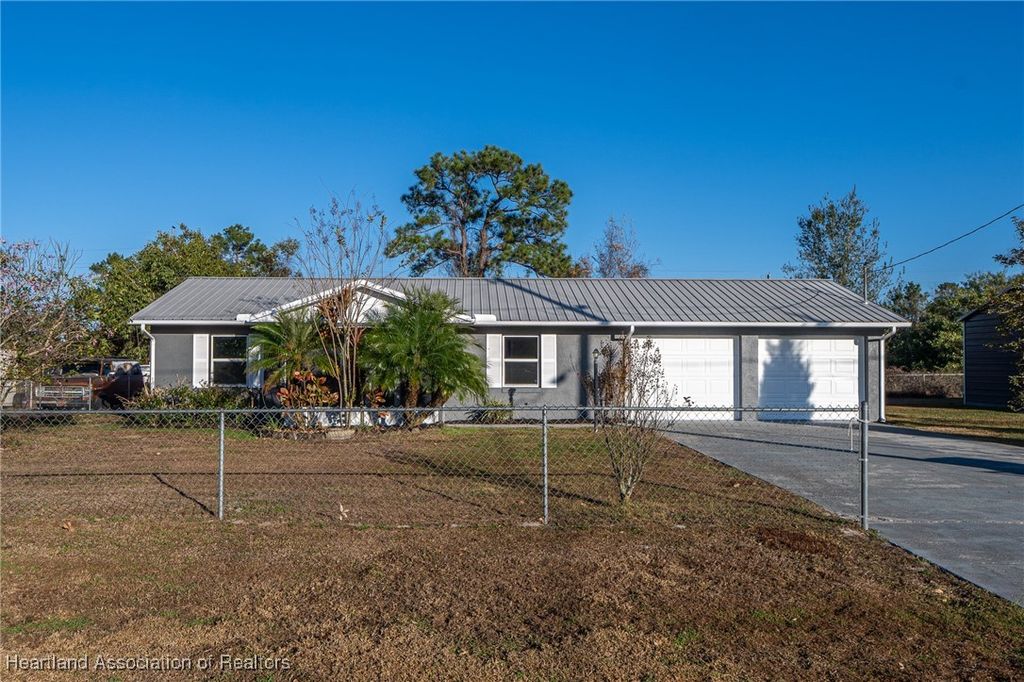 1521 Cedarbrook Street, Lake Placid, FL 33852