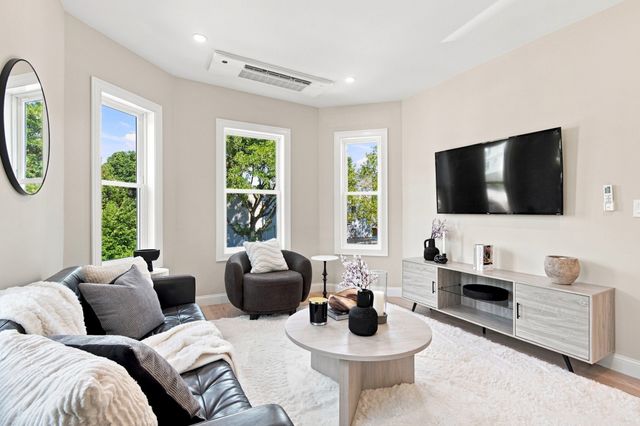 4294 Washington St 1, Boston, MA 02131