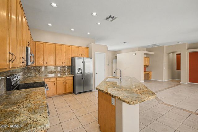 7990 W YUKON Drive, Peoria, AZ 85382