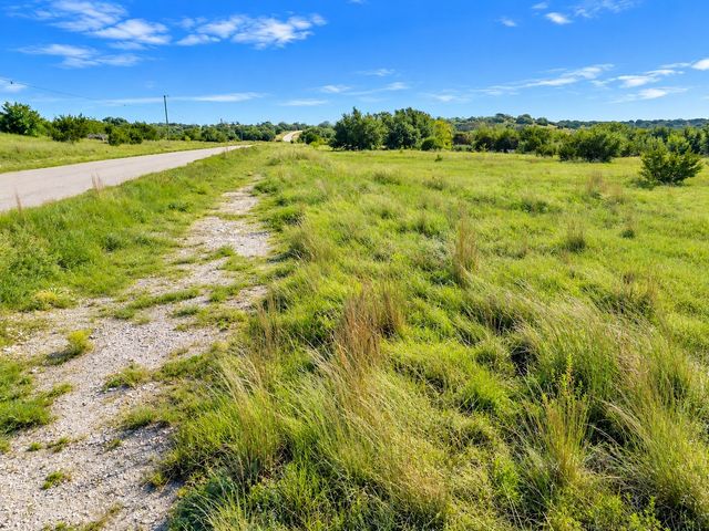 1745 Hidden Oaks Trail, Glen Rose, TX 76043