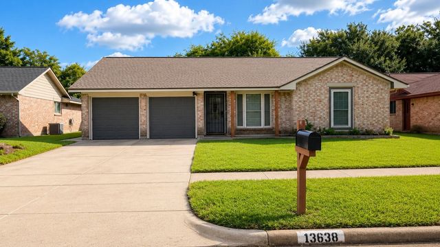 13638 Greenridge Drive, Sugar Land, TX 77498