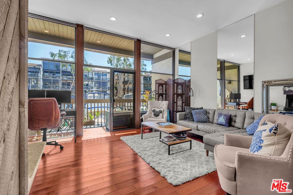 5130 Marina Pacifica Drive, Long Beach, CA 90803 — photo 2