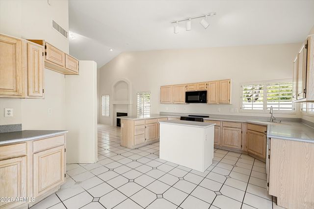 1702 E Sheena Drive, Phoenix, AZ 85022