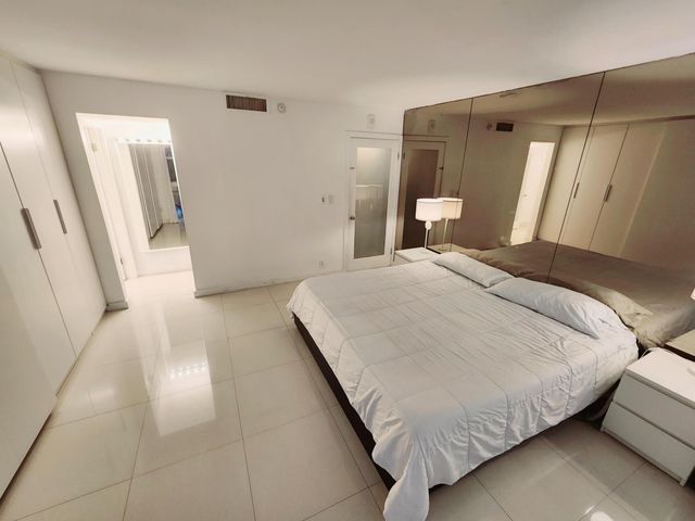 1000 Quayside Terrace 408, Miami, FL 33138