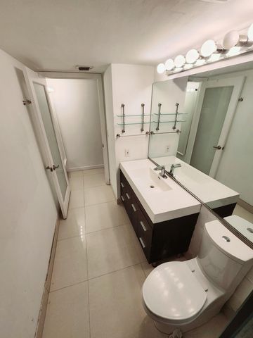 1000 Quayside Terrace 408, Miami, FL 33138