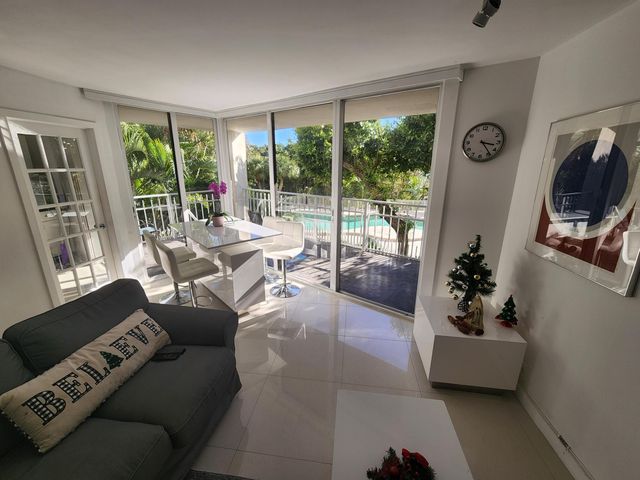 1000 Quayside Terrace 408, Miami, FL 33138