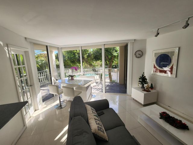 1000 Quayside Terrace 408, Miami, FL 33138