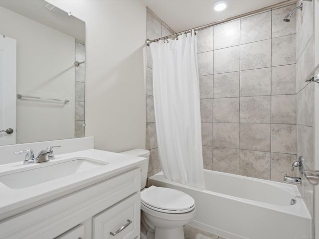 49499 Hummel Drive, Macomb Twp, MI 48044
