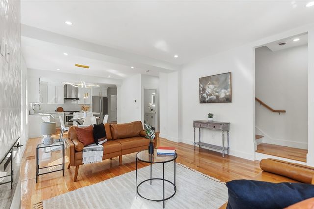 11 Harriet Ave 2, Belmont, MA 02478