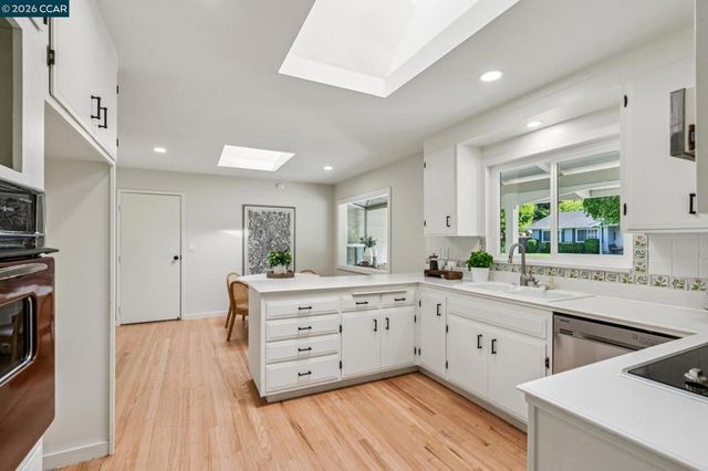 152 Tharp Dr, Moraga, CA 94556