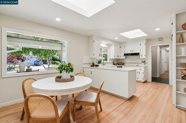 152 Tharp Dr, Moraga, CA 94556