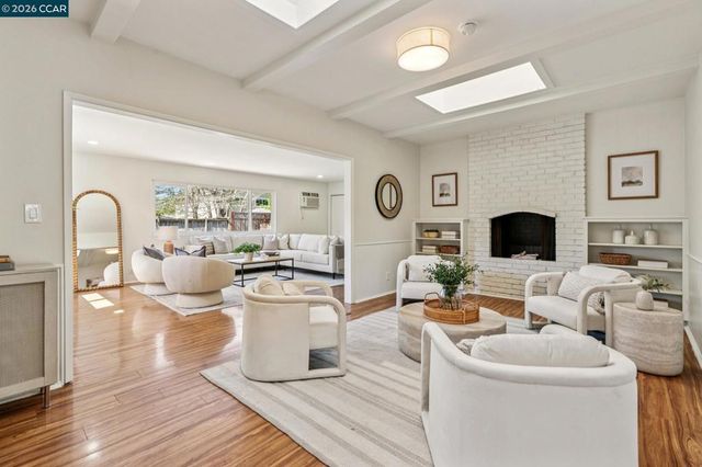 152 Tharp Dr, Moraga, CA 94556