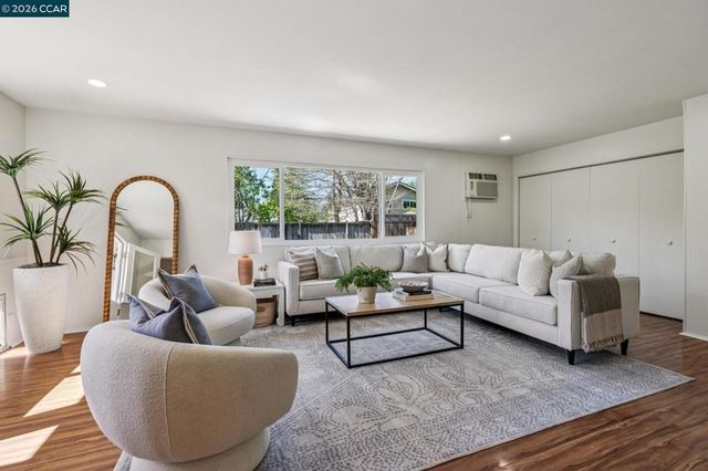 152 Tharp Dr, Moraga, CA 94556