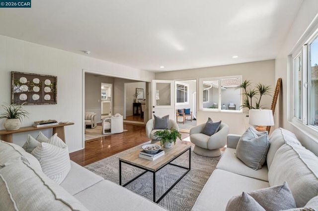 152 Tharp Dr, Moraga, CA 94556