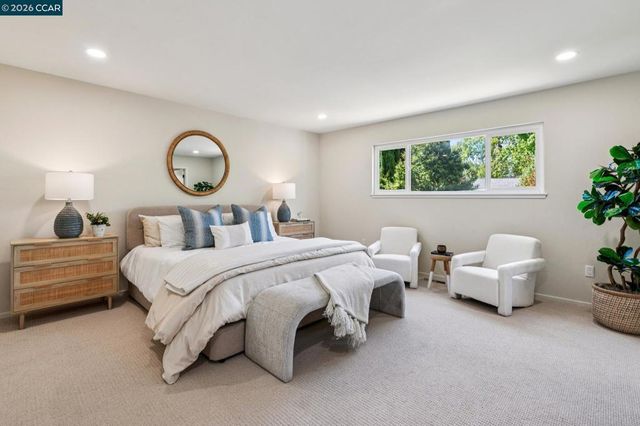 152 Tharp Dr, Moraga, CA 94556