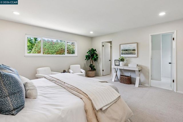 152 Tharp Dr, Moraga, CA 94556